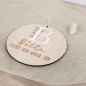 Preview: Türschild Holzschild Geburt mit Name und Geburtsdaten 3D-Effekt durch weisses Acryl hochwertig graviert Geschenk zur Geburt Personalisiert